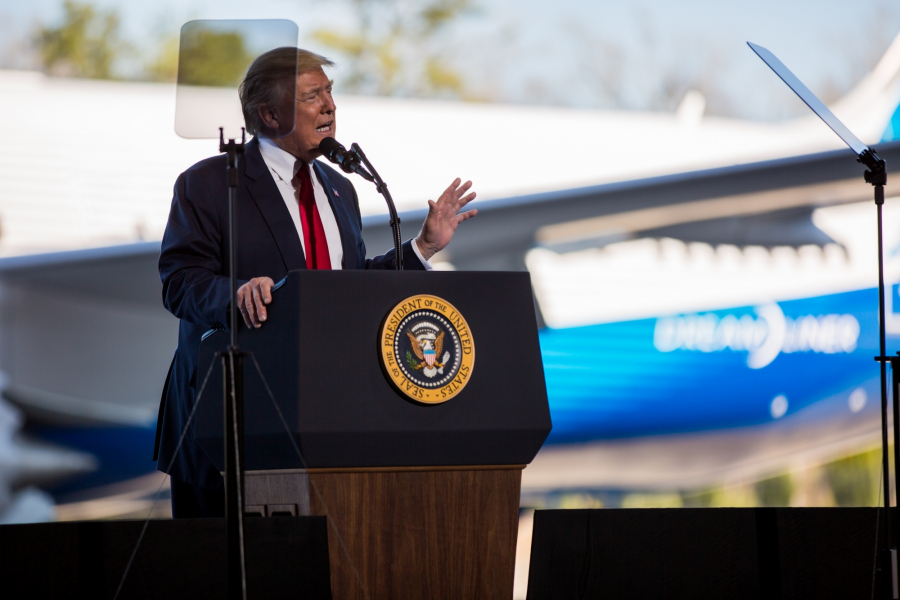 Donald Trump przemawia w fabryce Boeinga w North Charlestona podczas oficjalnej prezentacji Boeinga 787-10 Dreamliner.