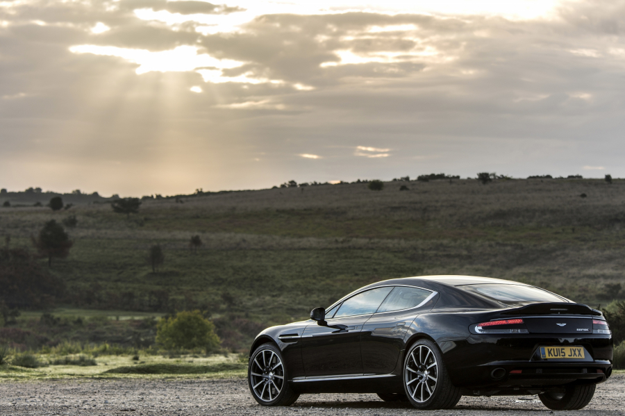 Aston Martin Rapide S - w 2018 r. na rynku ma się pojawić elektryczna wersja tego modelu.