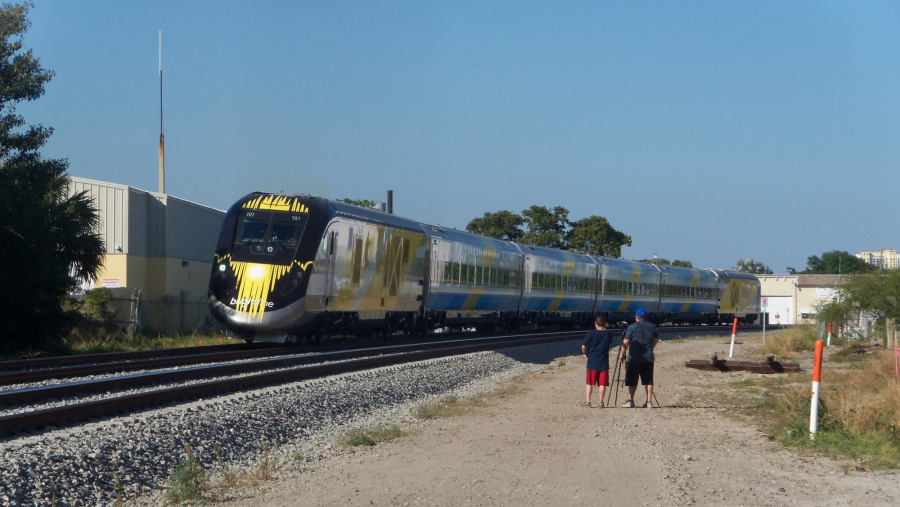 Przejazd testowy pociągu Brightline.